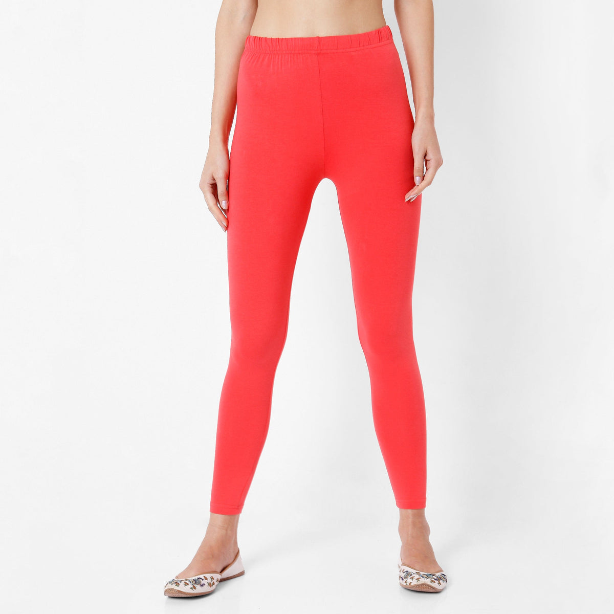 Straight Fit Solid Mid Rise Leggings