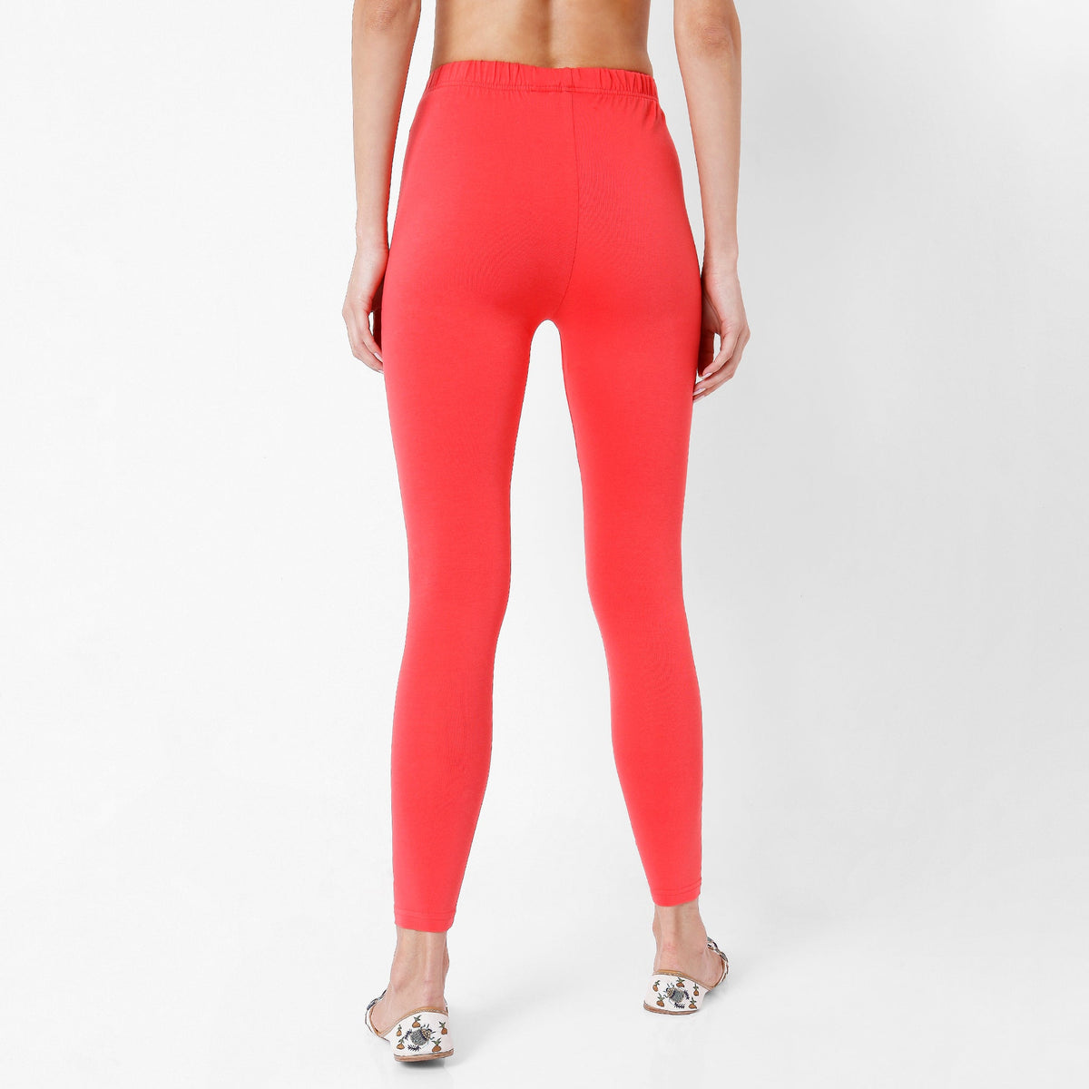 Straight Fit Solid Mid Rise Leggings