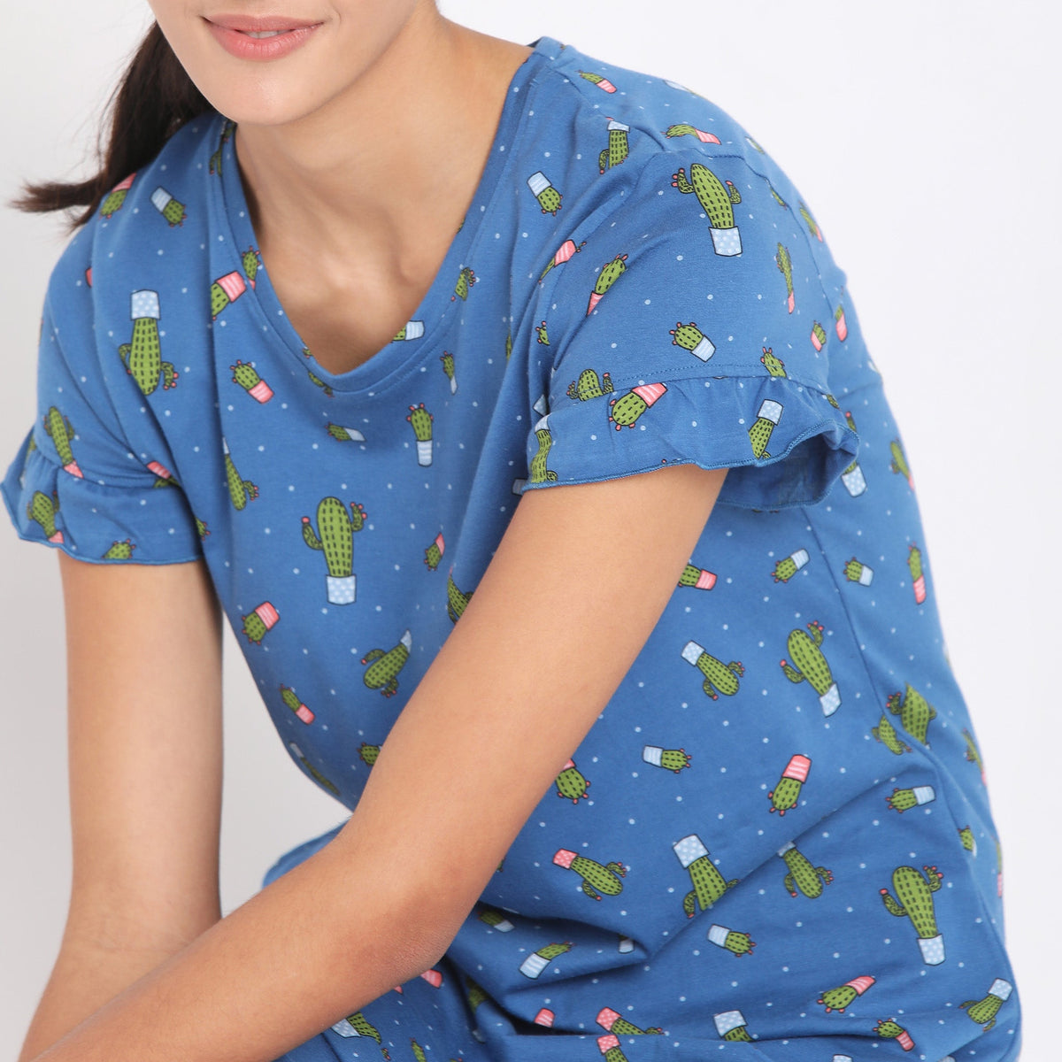 Women Wearing Regular Fit Printed Short Gown