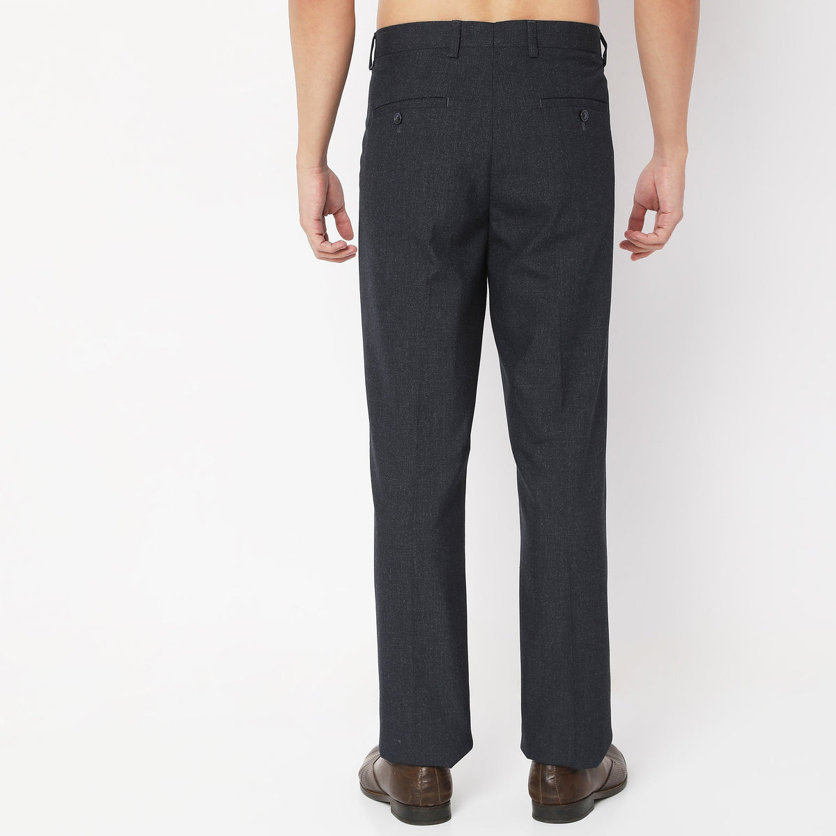 Men Wearing Slim Fit Solid Mid Rise Trouser