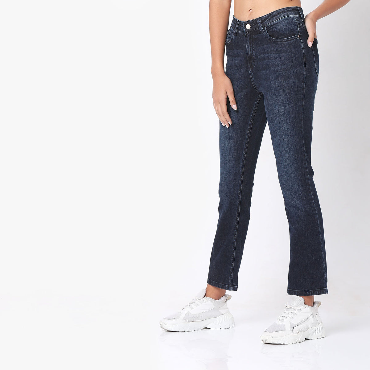 Women Wearing Boot Cut Solid High Rise Jean