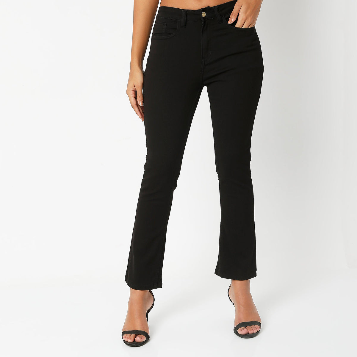 Women Wearing Boot Cut Solid High Rise Jean