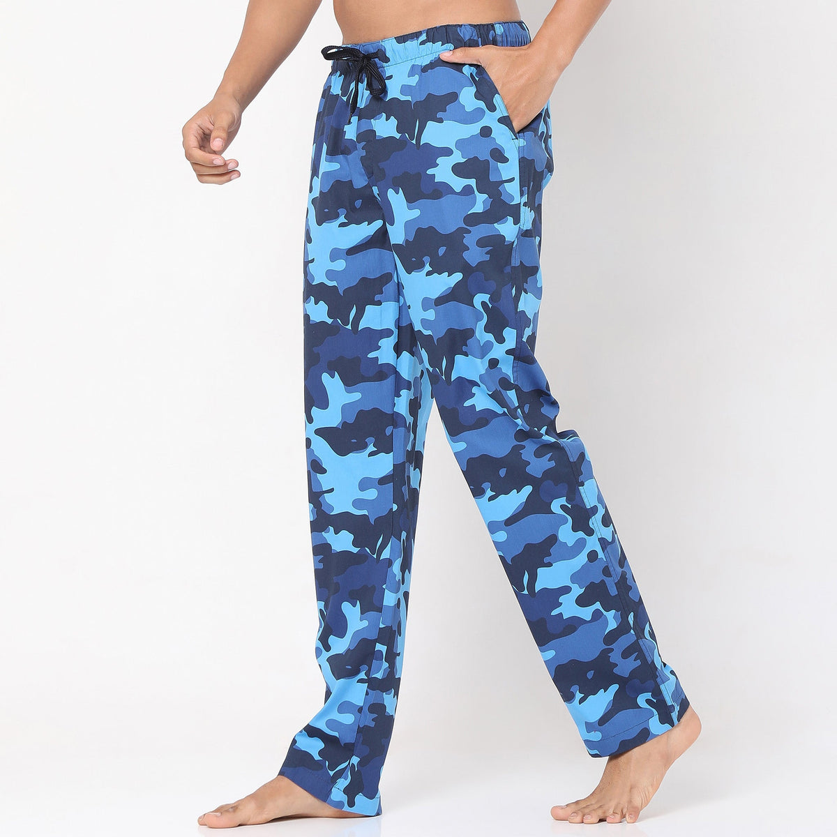 Men Wearing Relaxed Fit Printed Mid Rise Pyjama