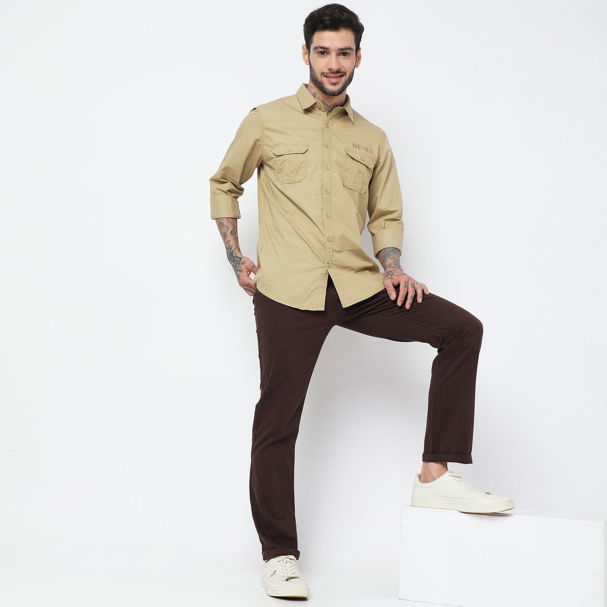 Regular Fit Solid Mid Rise Chinos