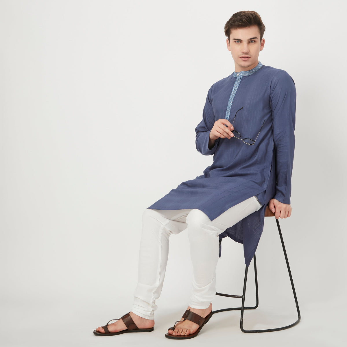 Men Wearing Regular Fit Embroidered Kurta