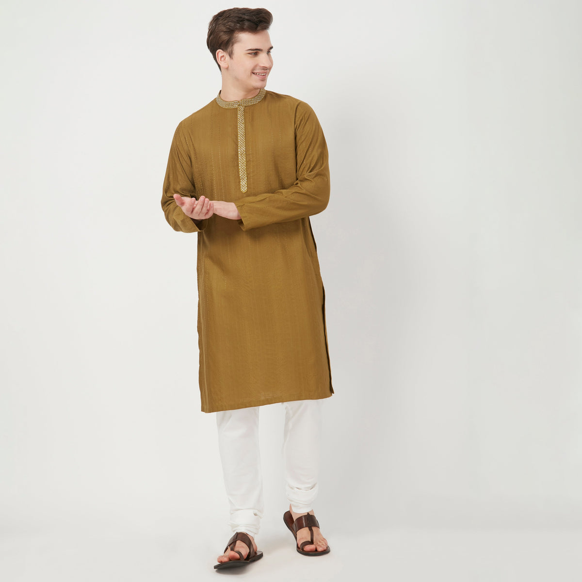 Men Wearing Regular Fit Embroidered Kurta