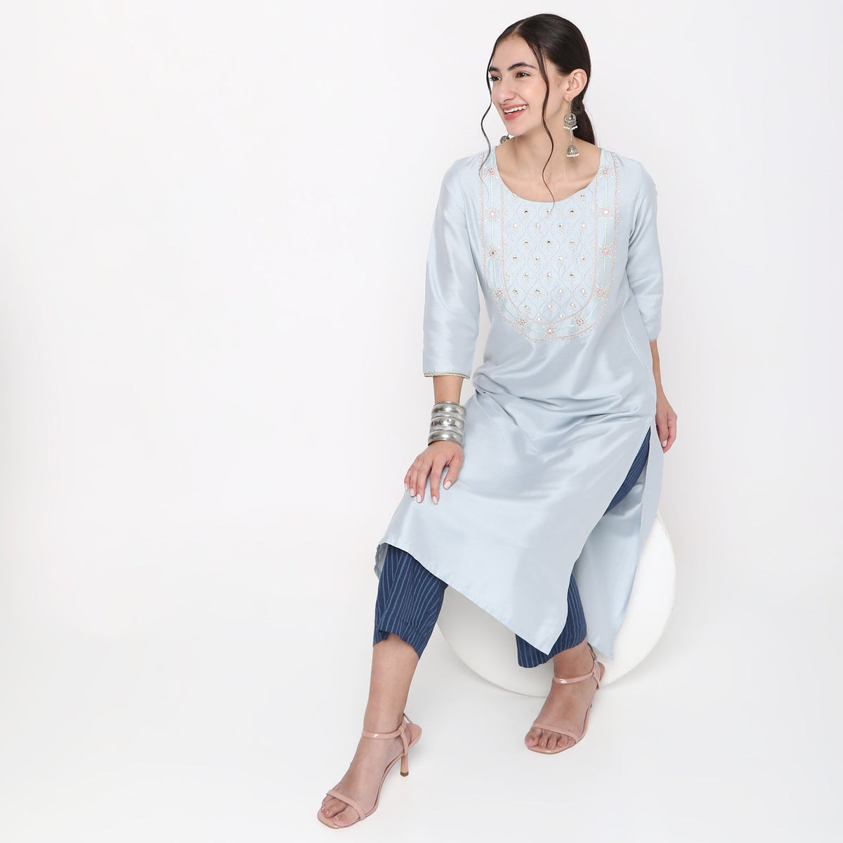 Straight Fit Embellished Kurta