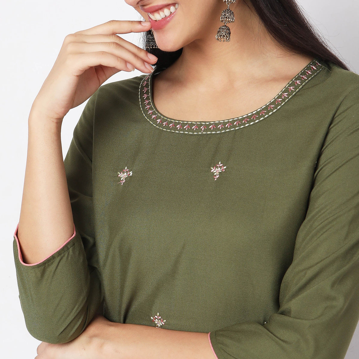 Straight Fit Embroidered Kurta