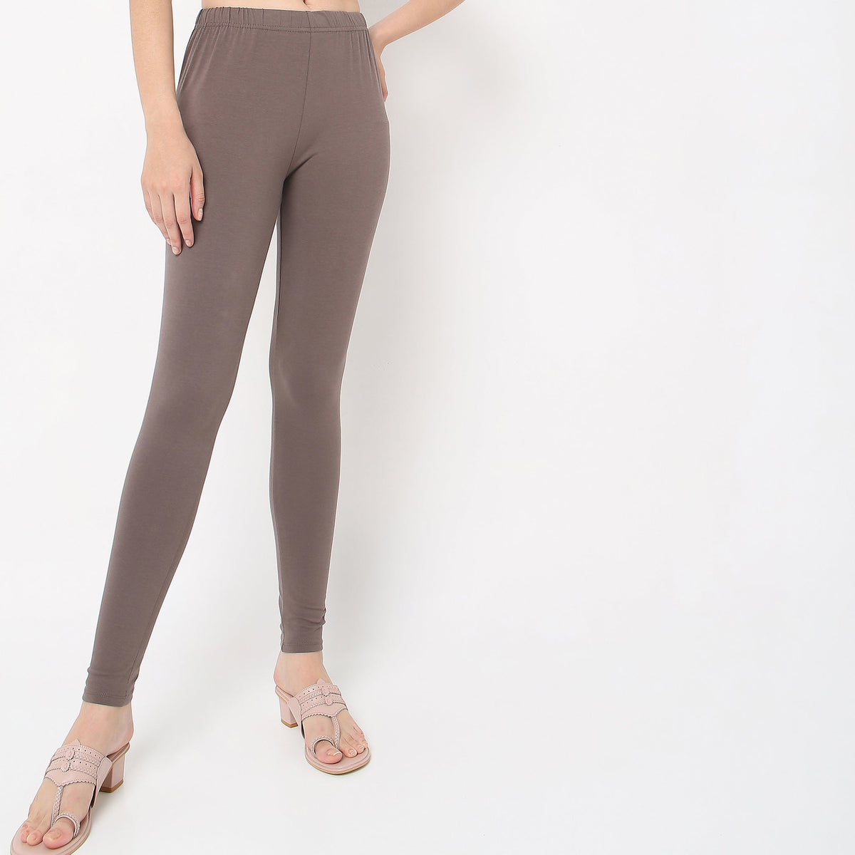 Skinny Fit Solid Mid Rise Leggings