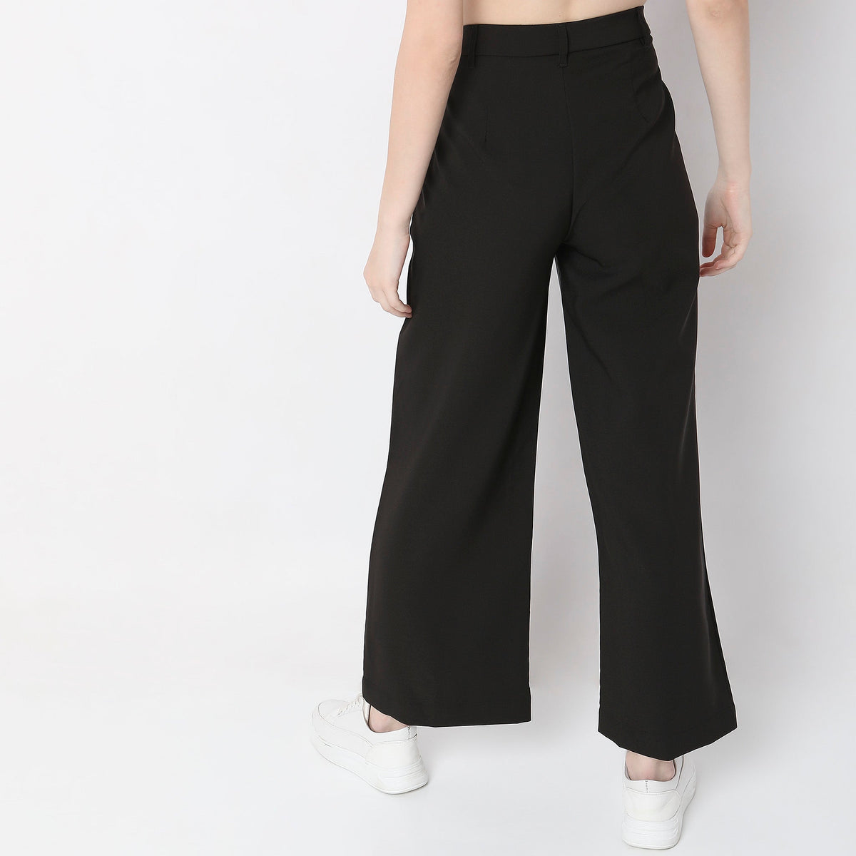 Women Wearing Regular Fit Solid High Rise Trouser