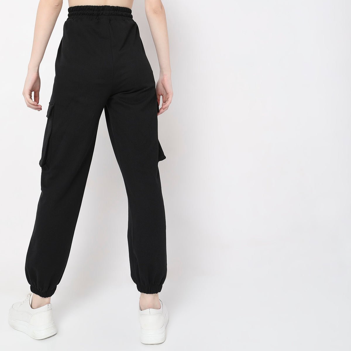 Women Wearing Regular Fit Solid Mid Rise Joggers