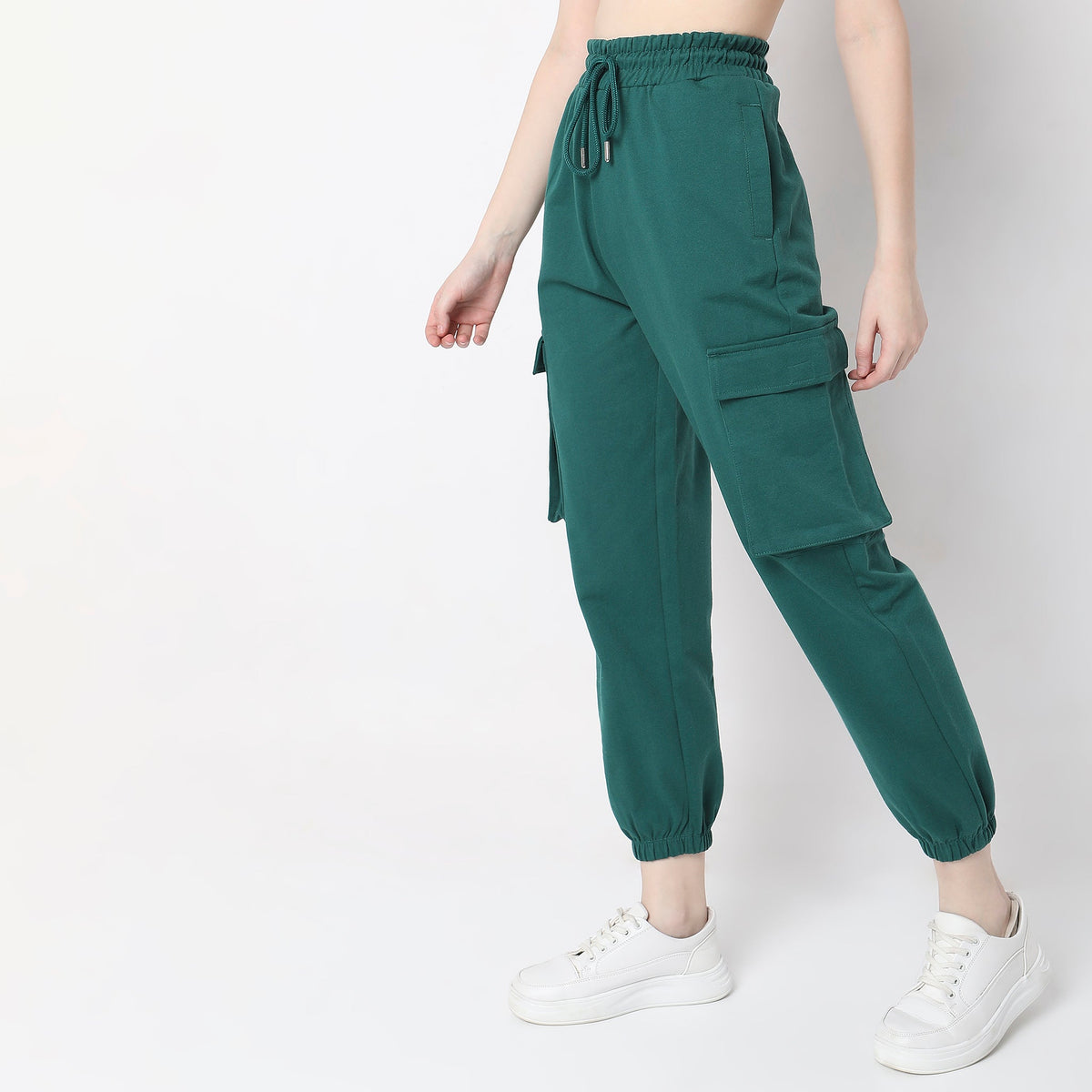 Women Wearing Regular Fit Solid Mid Rise Joggers