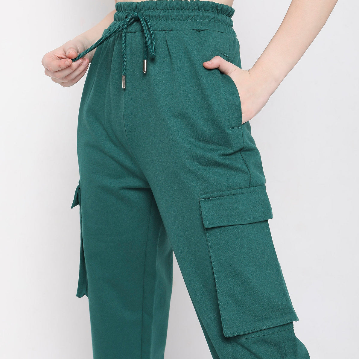 Women Wearing Regular Fit Solid Mid Rise Joggers