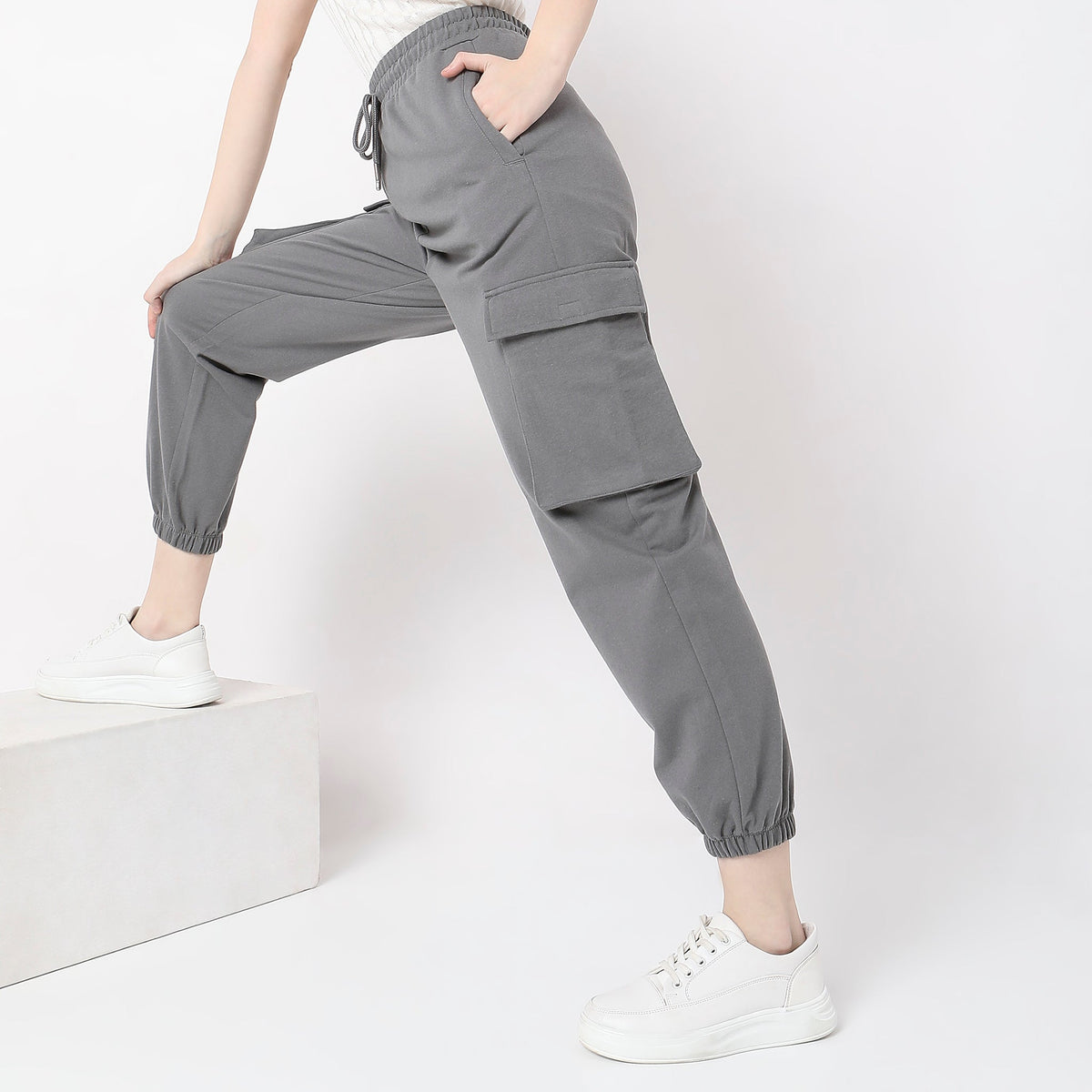 Women Wearing Regular Fit Solid Mid Rise Joggers