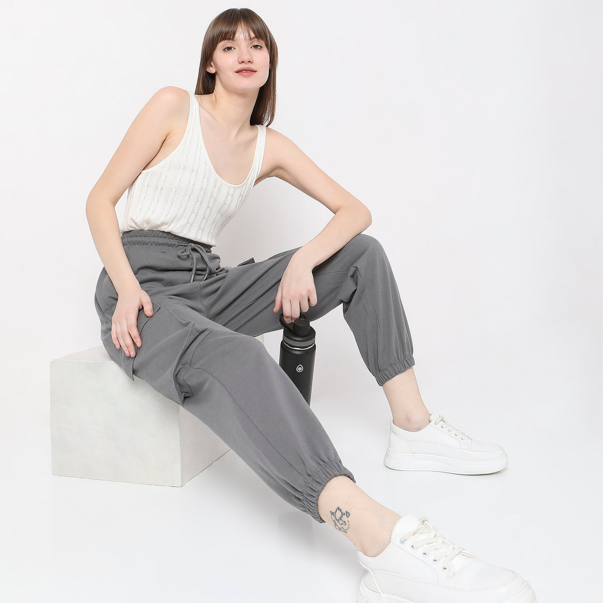 Women Wearing Regular Fit Solid Mid Rise Joggers