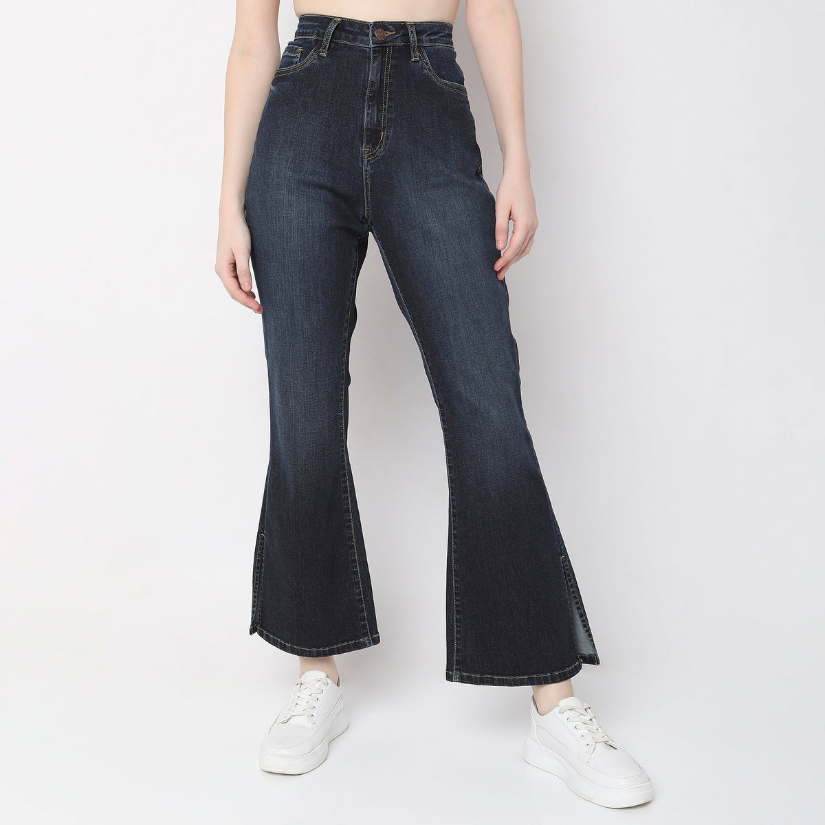 Women Wearing Boot Cut Solid High Rise Jean