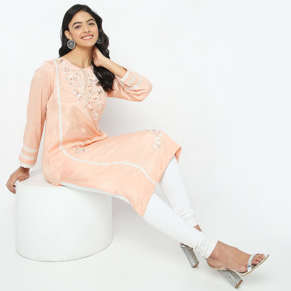 Straight Fit Embroidered Kurta