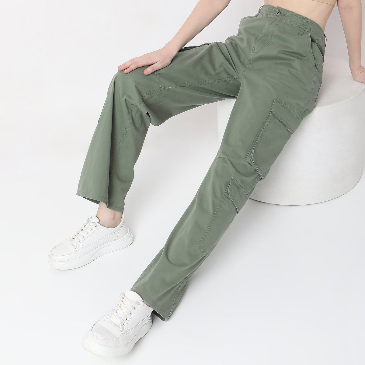 Women Wearing Regular Fit Solid High Rise Trouser