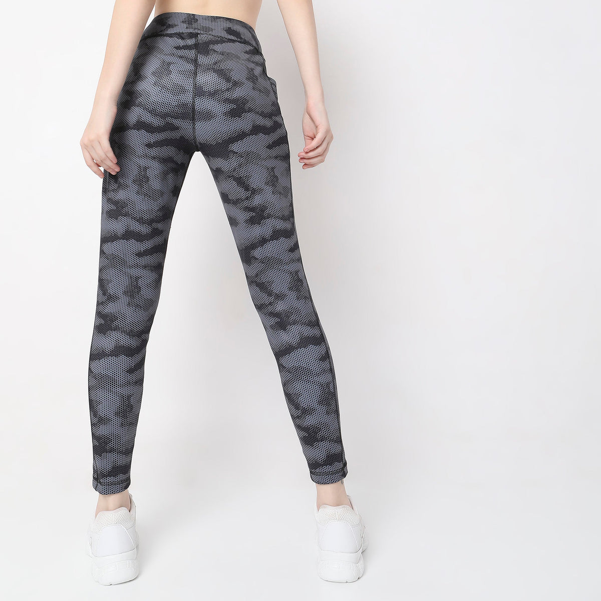 Women Wearing Slim Fit Abstract High Rise Jeggings