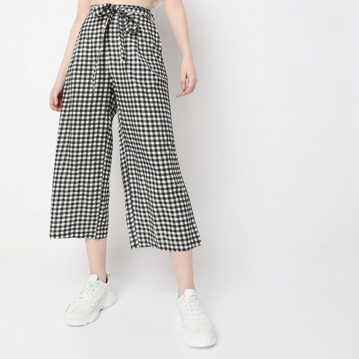 Women Wearing Regular Fit Checkered Palazzo