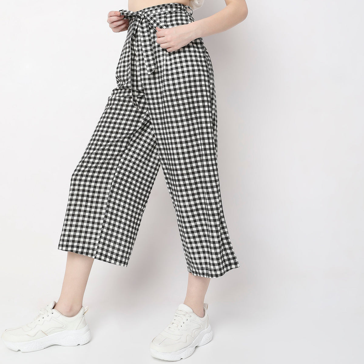 Women Wearing Regular Fit Checkered Palazzo