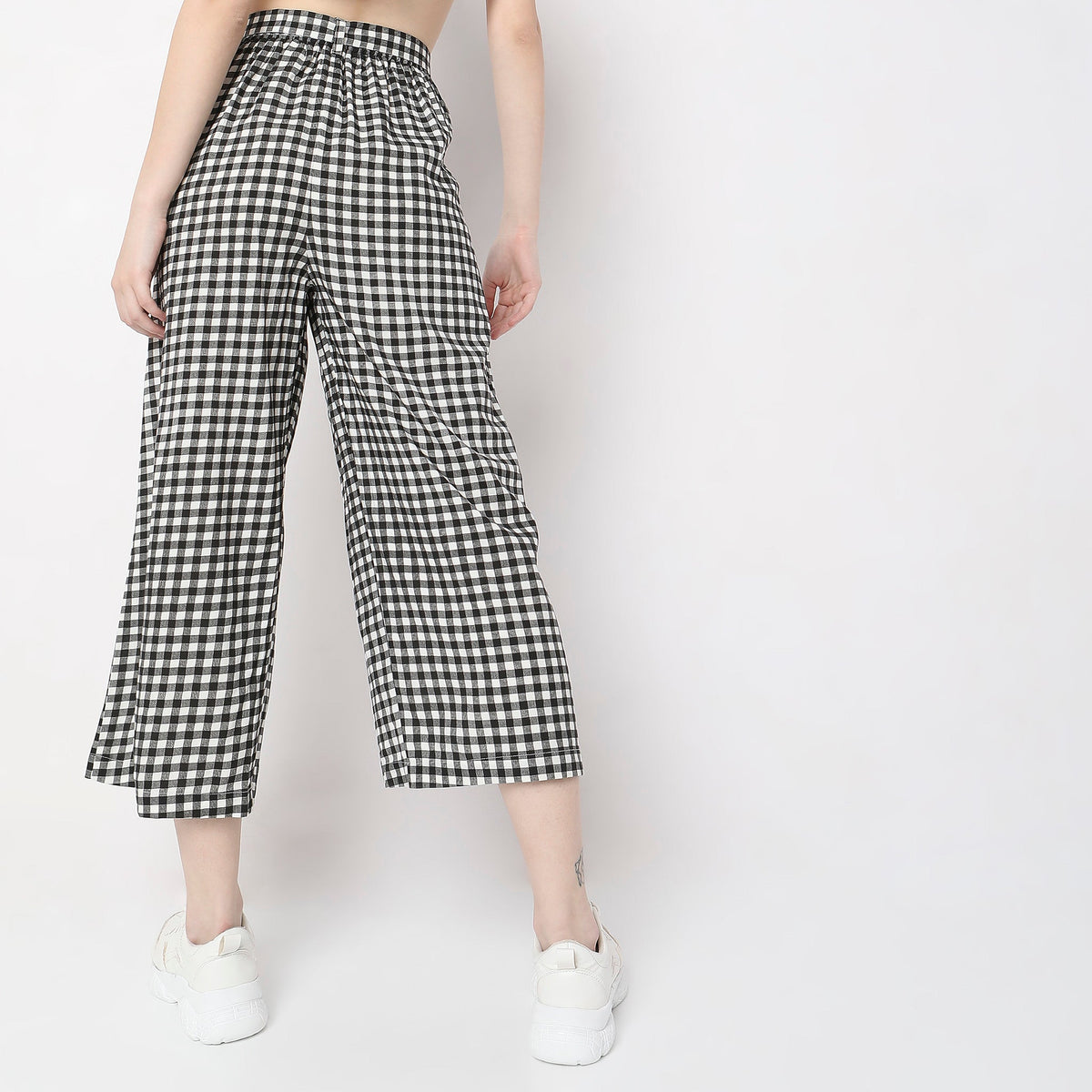 Women Wearing Regular Fit Checkered Palazzo