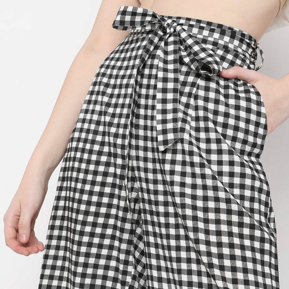 Women Wearing Regular Fit Checkered Palazzo