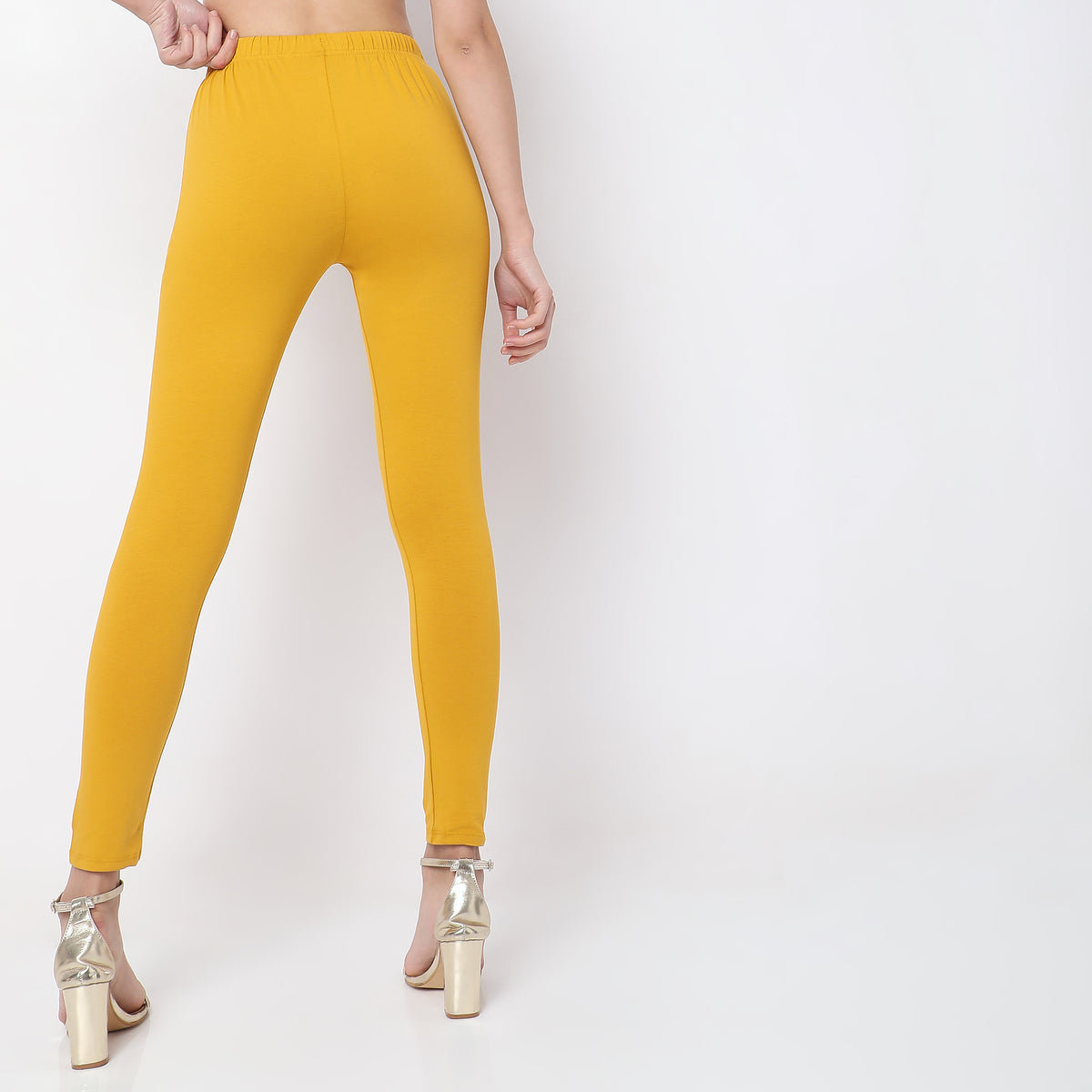 Skinny Fit Solid Mid Rise Leggings