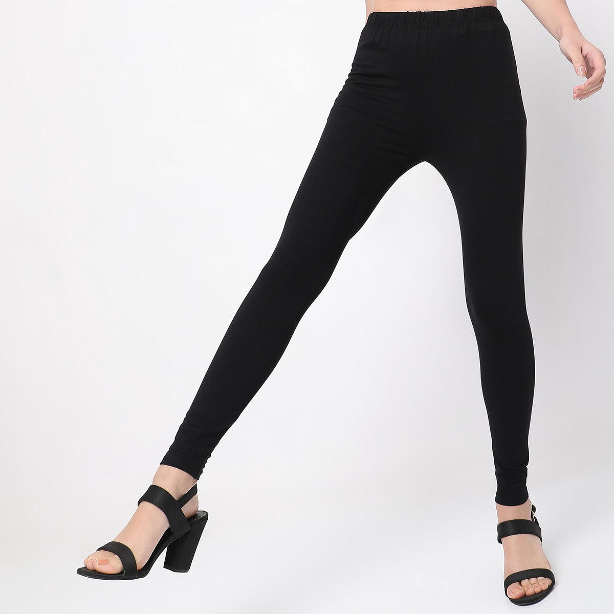 Skinny Fit Solid Mid Rise Leggings