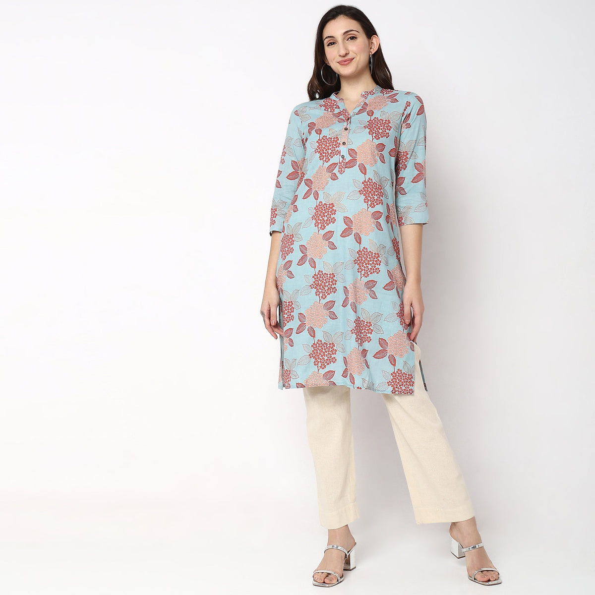 Women Wearing Straight Fit Printed Kurta