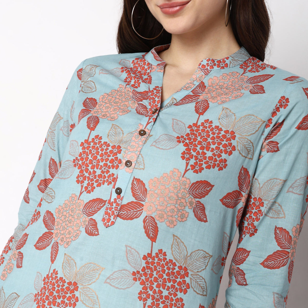 Women Wearing Straight Fit Printed Kurta