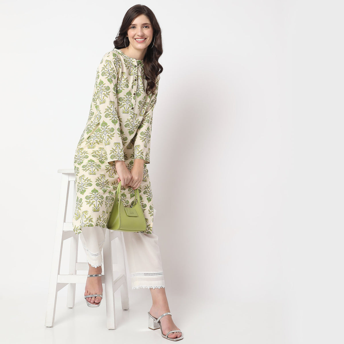 Women Wearing Straight Fit Printed Kurta