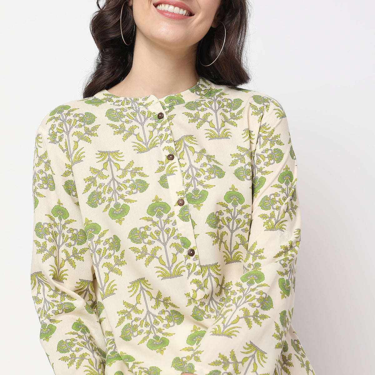 Women Wearing Straight Fit Printed Kurta