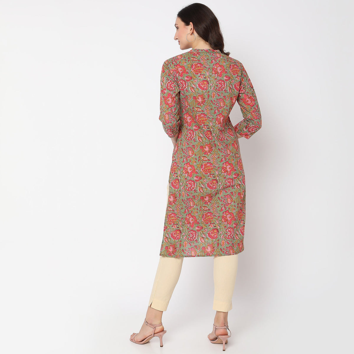 Women Wearing Straight Fit Floral Kurta