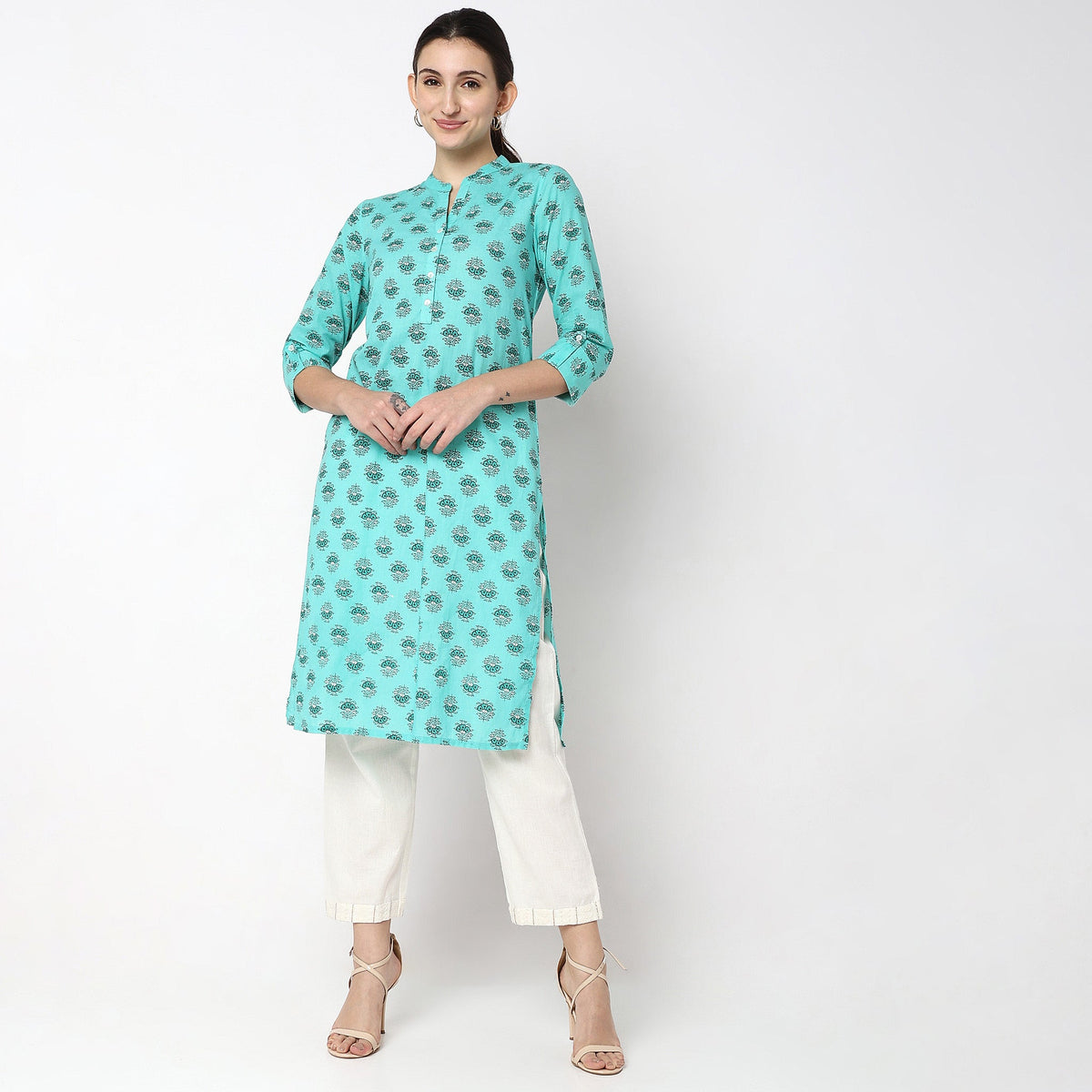 Women Wearing Straight Fit Printed Kurta