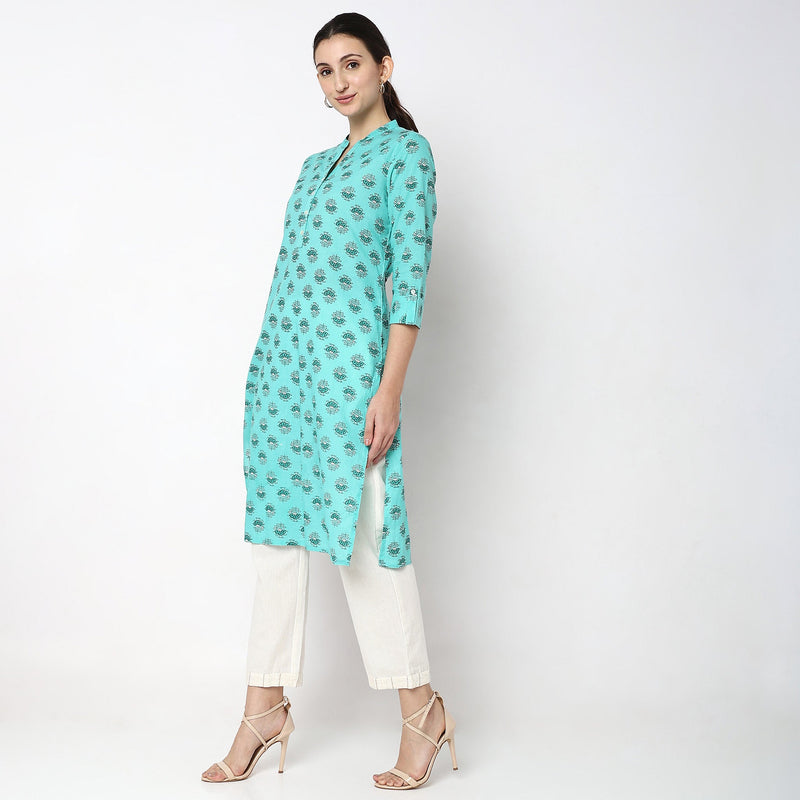 Women Wearing Straight Fit Printed Kurta