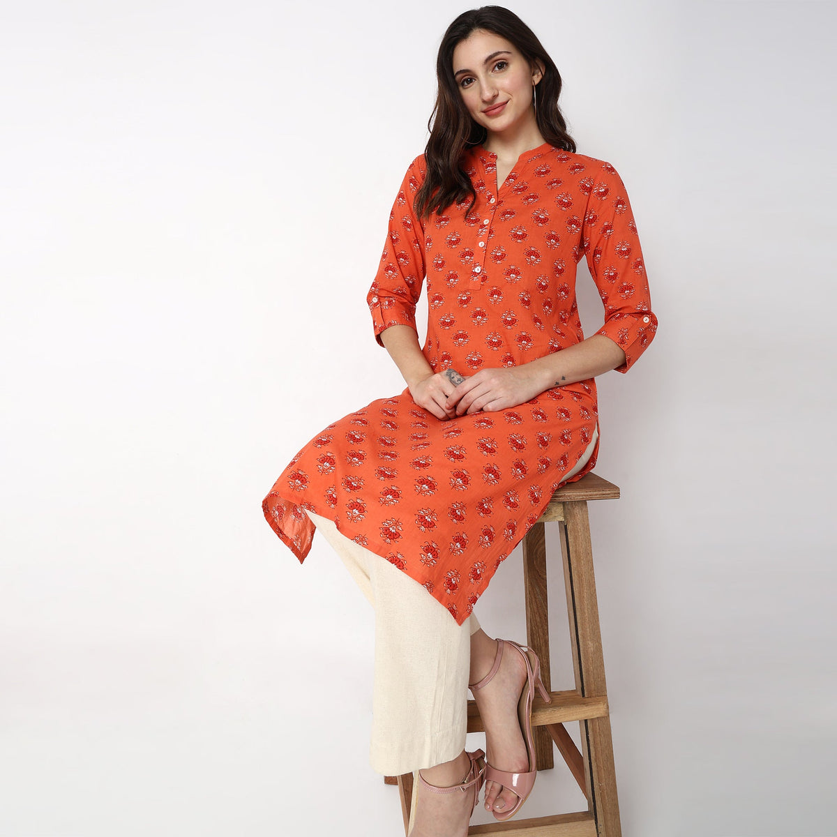 Women Wearing Straight Fit Printed Kurta