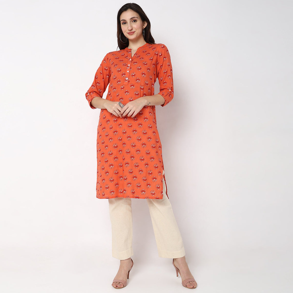 Women Wearing Straight Fit Printed Kurta