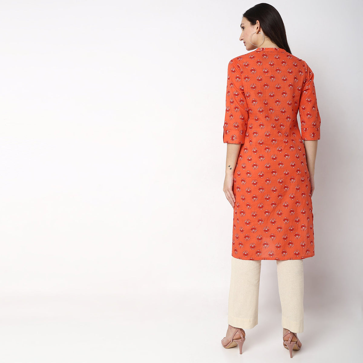 Women Wearing Straight Fit Printed Kurta