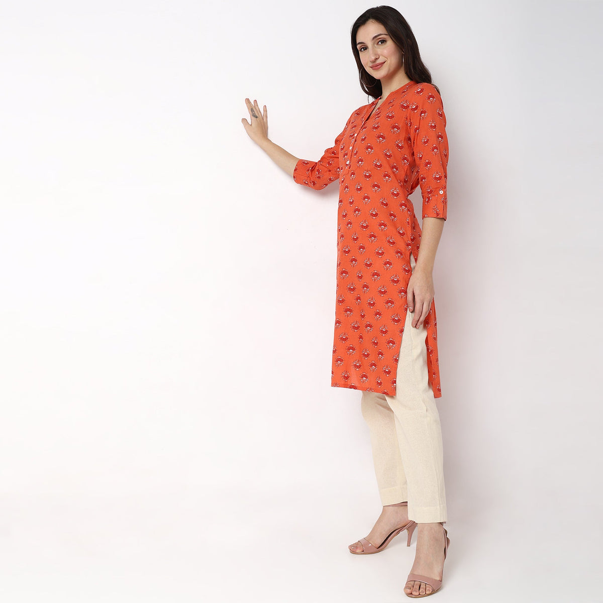 Women Wearing Straight Fit Printed Kurta