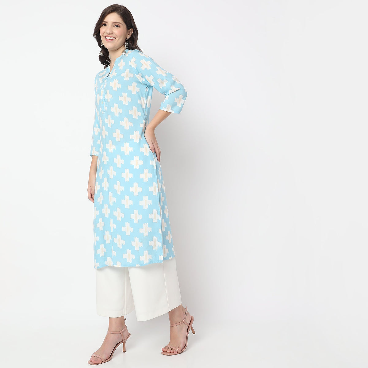 Women Wearing Straight Fit Printed Kurta