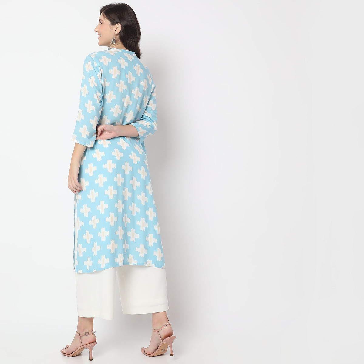 Women Wearing Straight Fit Printed Kurta