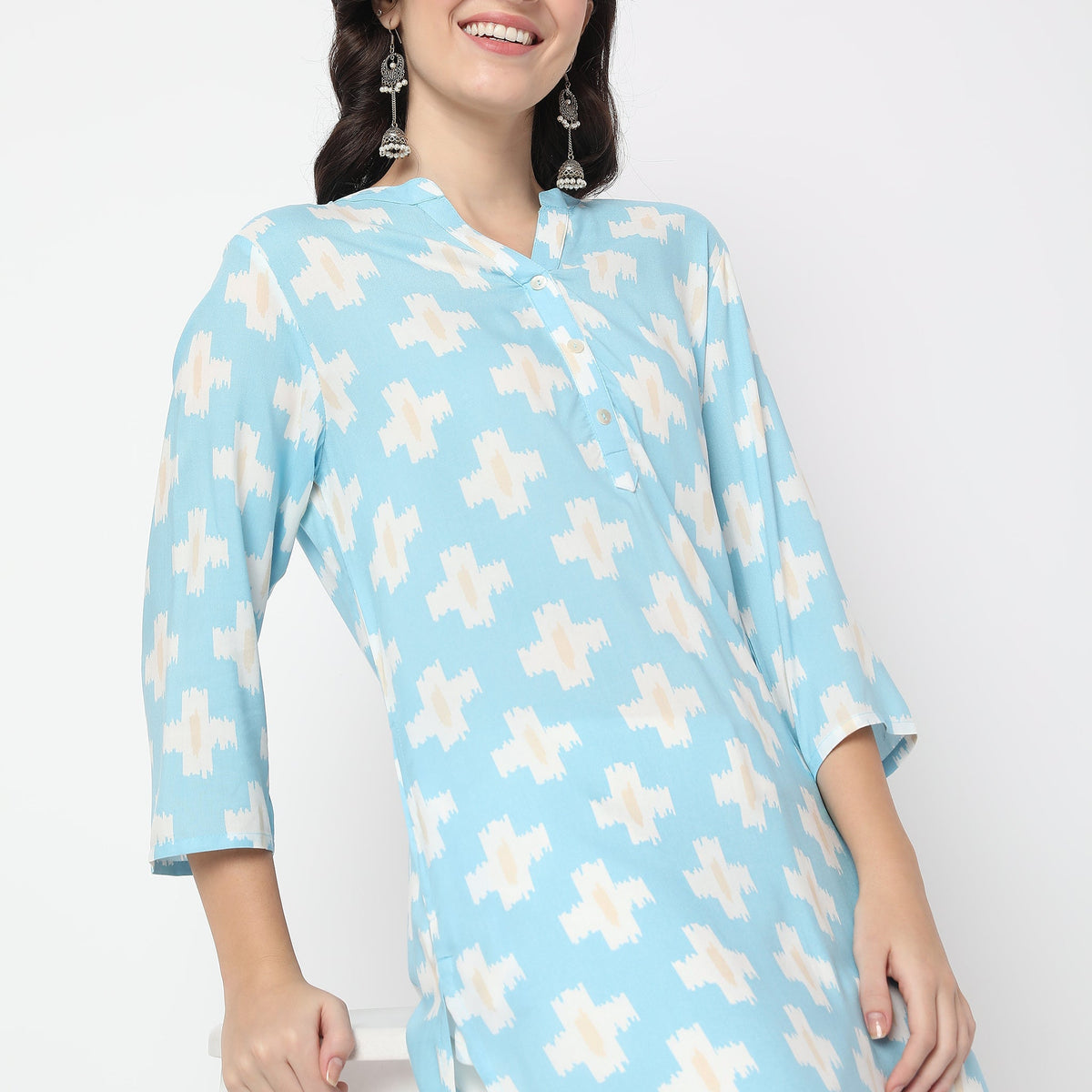 Women Wearing Straight Fit Printed Kurta