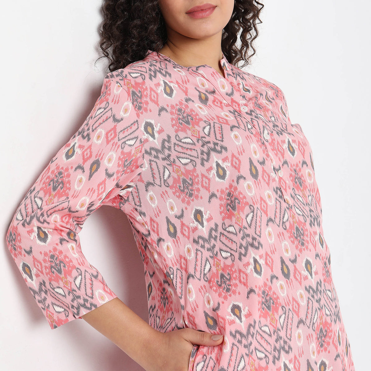 Women Wearing Straight Fit Floral Kurta