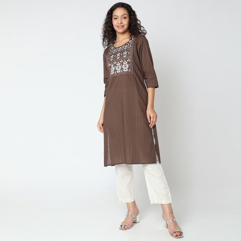 Women Wearing Straight Fit Printed Kurta