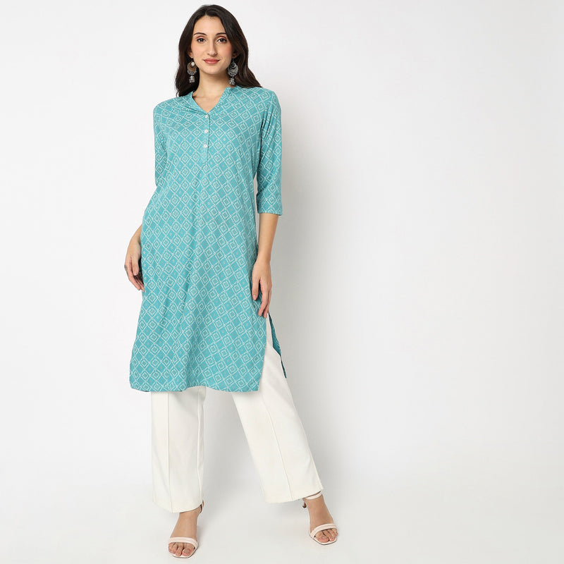 Women Wearing Straight Fit Printed Kurta