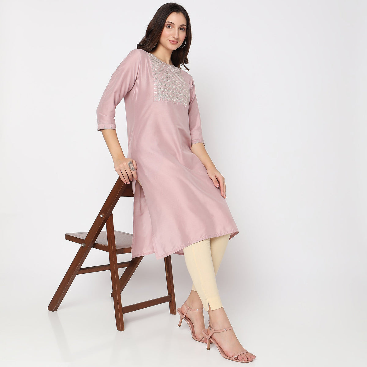 Women Wearing Straight Fit Embellished Kurta