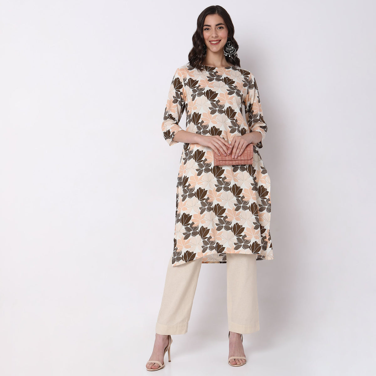 Women Wearing Straight Fit Printed Kurta