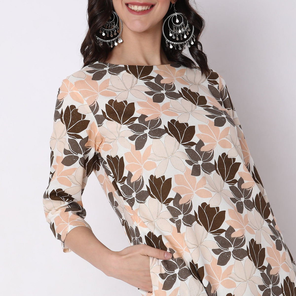 Women Wearing Straight Fit Printed Kurta