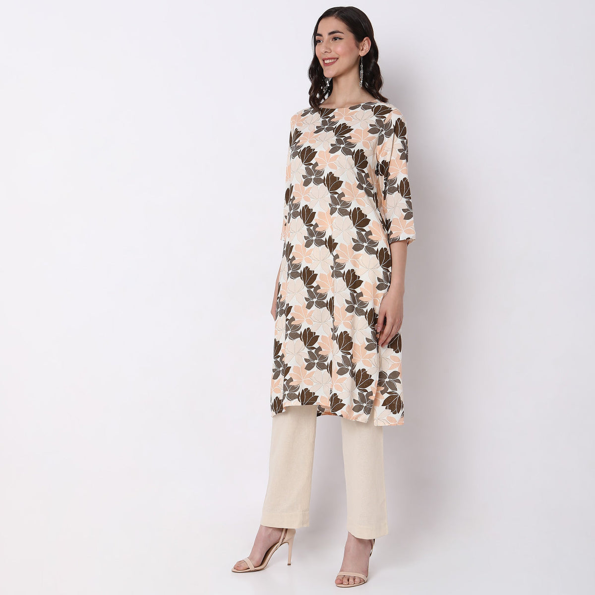 Women Wearing Straight Fit Printed Kurta